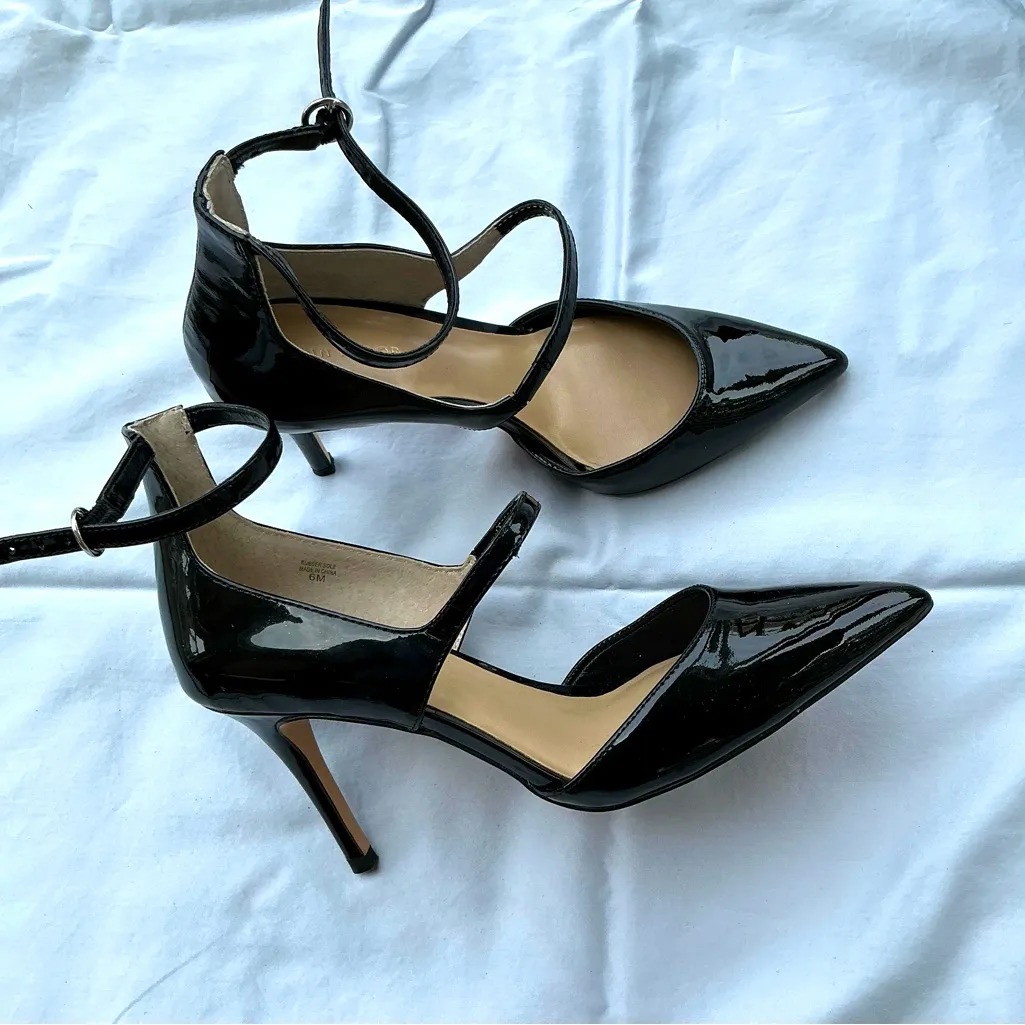 Elegant Black Patent Leather Heels🌹🌹 - Image 8