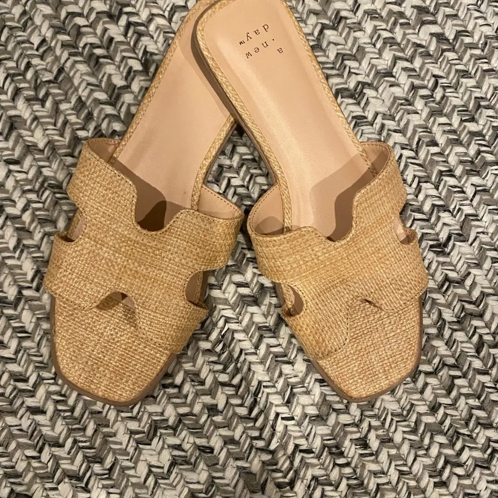 Women's Bennie Buckle Slide Sandals with Memory Foam Insole - A New Day Size 7 - Image 4