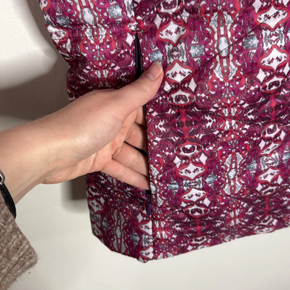Title nine Hooded Quilted Puffer Vest Maroon Pink Ikat Pattern size M - Image 5