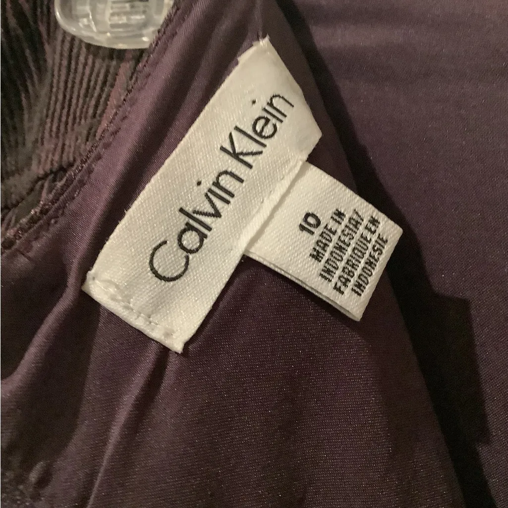 Calvin Klein Women’s Textured Burgundy & Black Lined Mini Skirt WORN ONCE - Image 3