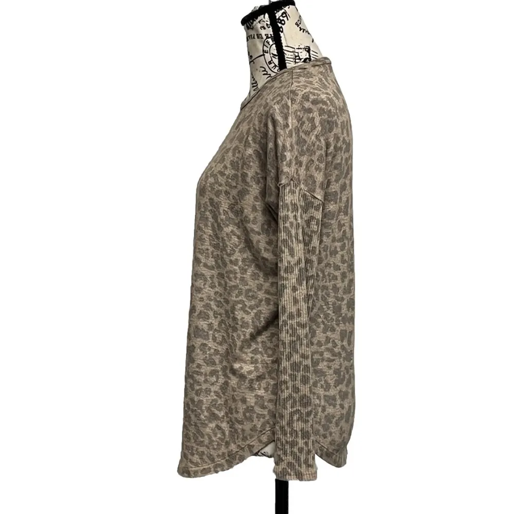 Buffalo David Bitton Leopard Print Long Sleeve Top XS – Granola Girl Soft Modest - Image 4