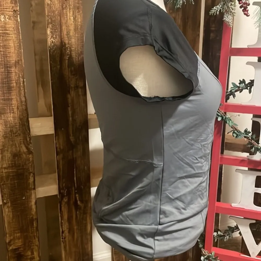 Spanx top womens cap short sleeve UPF50+ cool gray black style SA0115 shirt SzM - Image 80