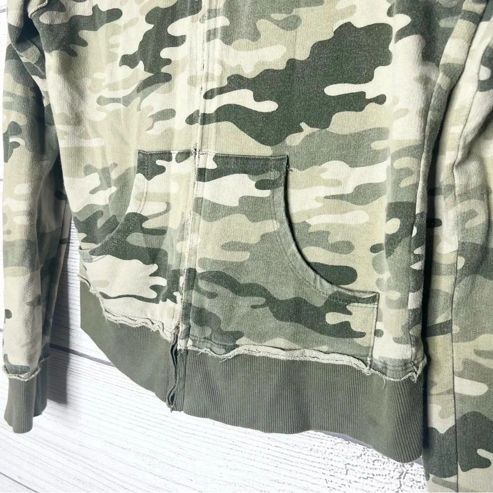 Mossimo Green Camouflage Lightweight Zip - Image 4