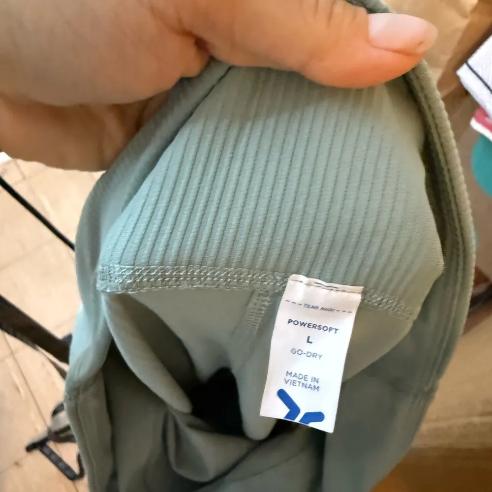 Old Navy Active Teal Ribbed 7/8 Leggings - Image 3