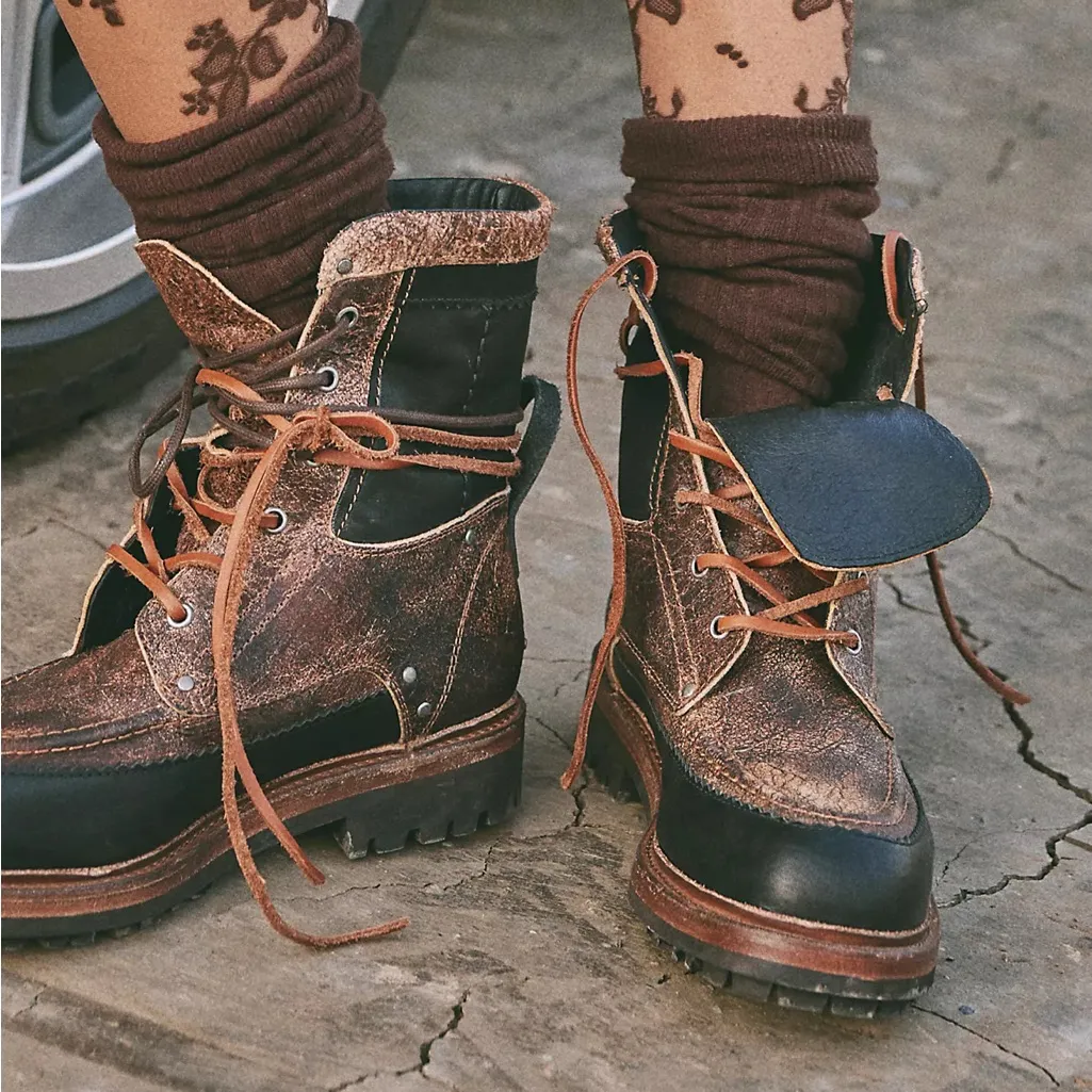 NWOB Free People We The Free Holland Mocc Toe Boots in Chestnut Crackle / Black - Image 5