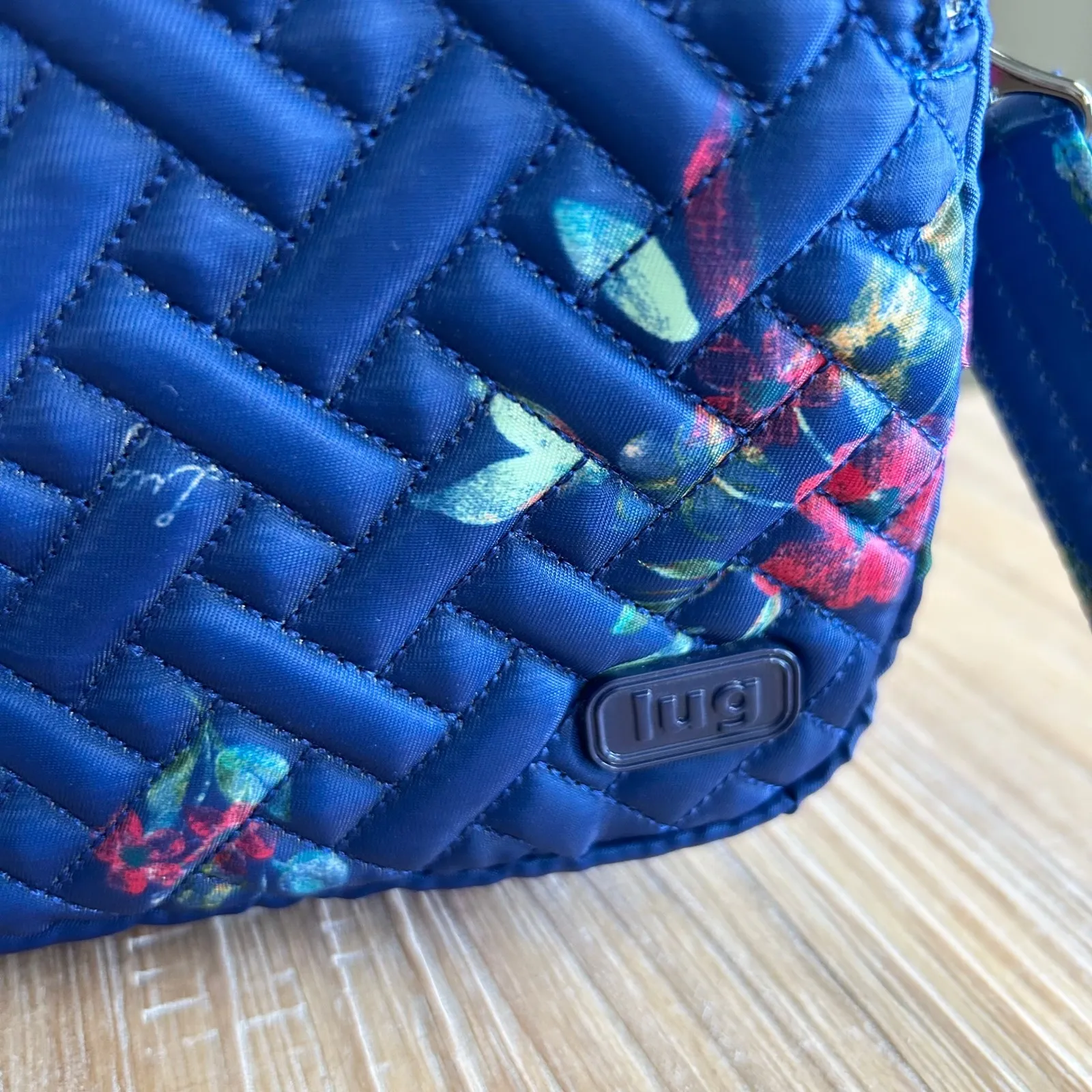 NEW Lug Can Can SE RFID Crossbody Bag Blue Floral Quilted Nylon Adjustable Strap - Image 4