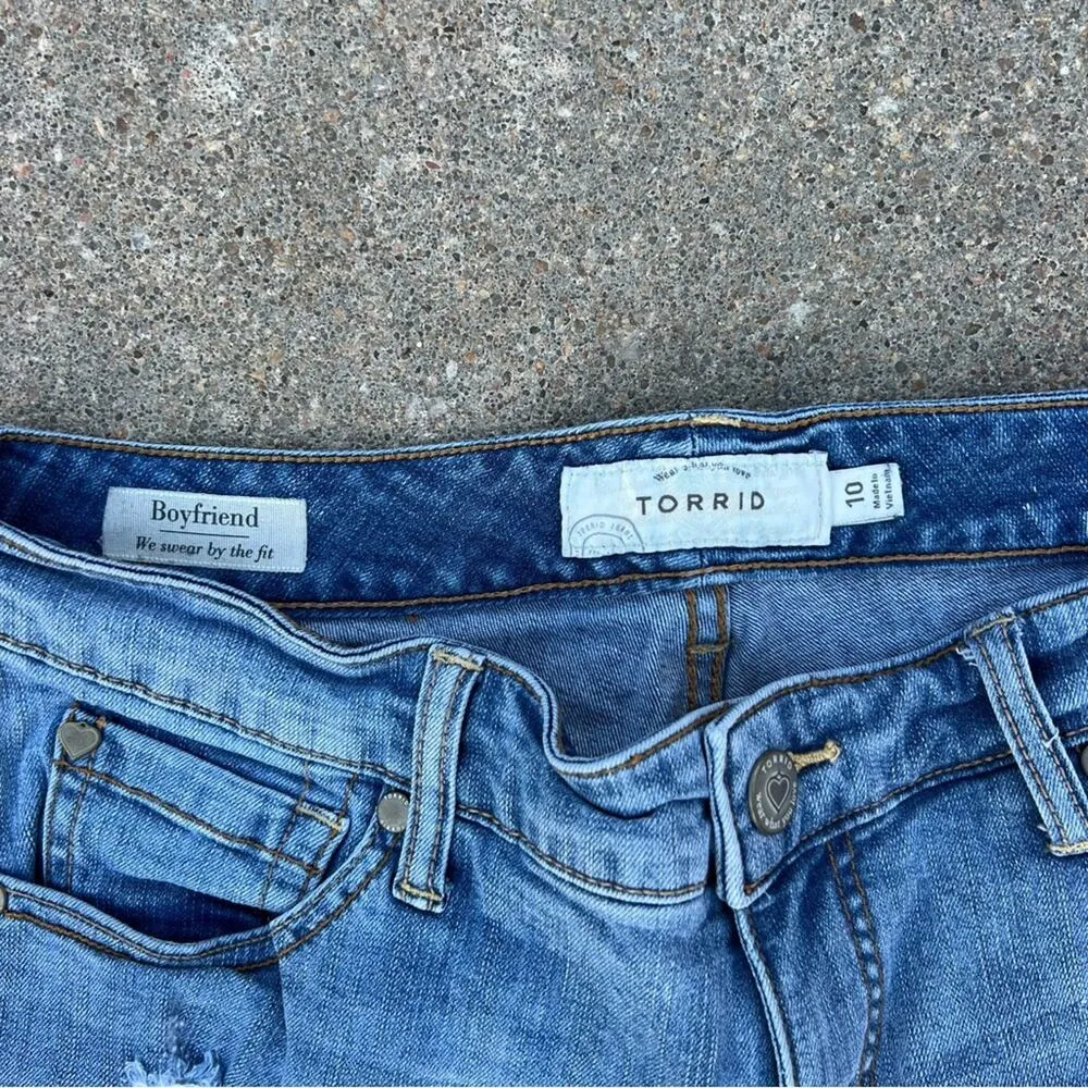 Torrid boyfriend stretch distressed front jeans Size 10 - Image 2
