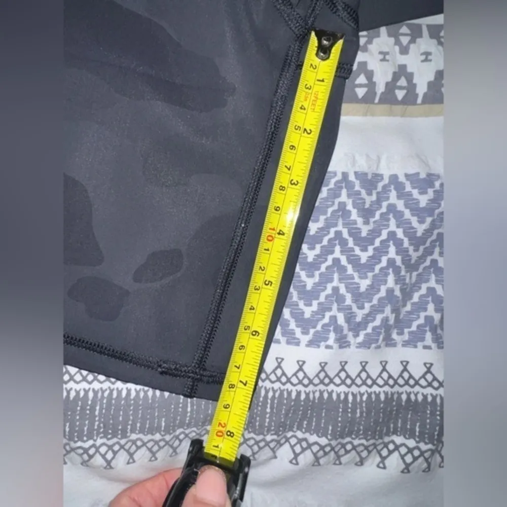 NWT Alo Yoga 7" High-Waist‎ Vapor Short
Black Camo
Size XS - Image 4