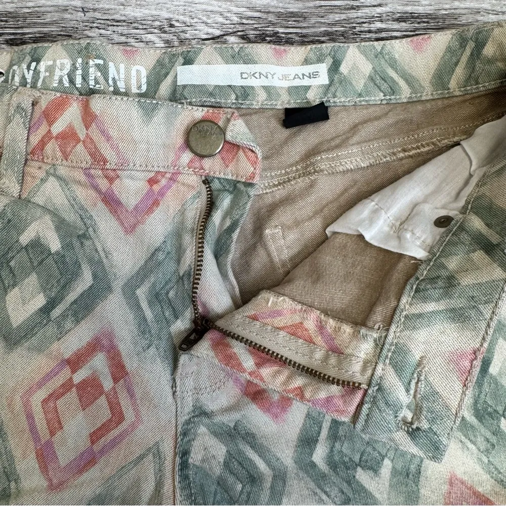 DKNY Jeans Women's Boyfriend Denim Shorts Aztec Cream Pink Green 14 Stretch Cuff - Image 4