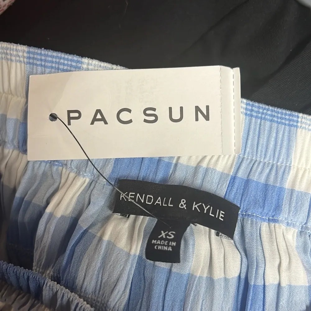 Kendall & Kylie Crinkle Mini Skirt - Image 5