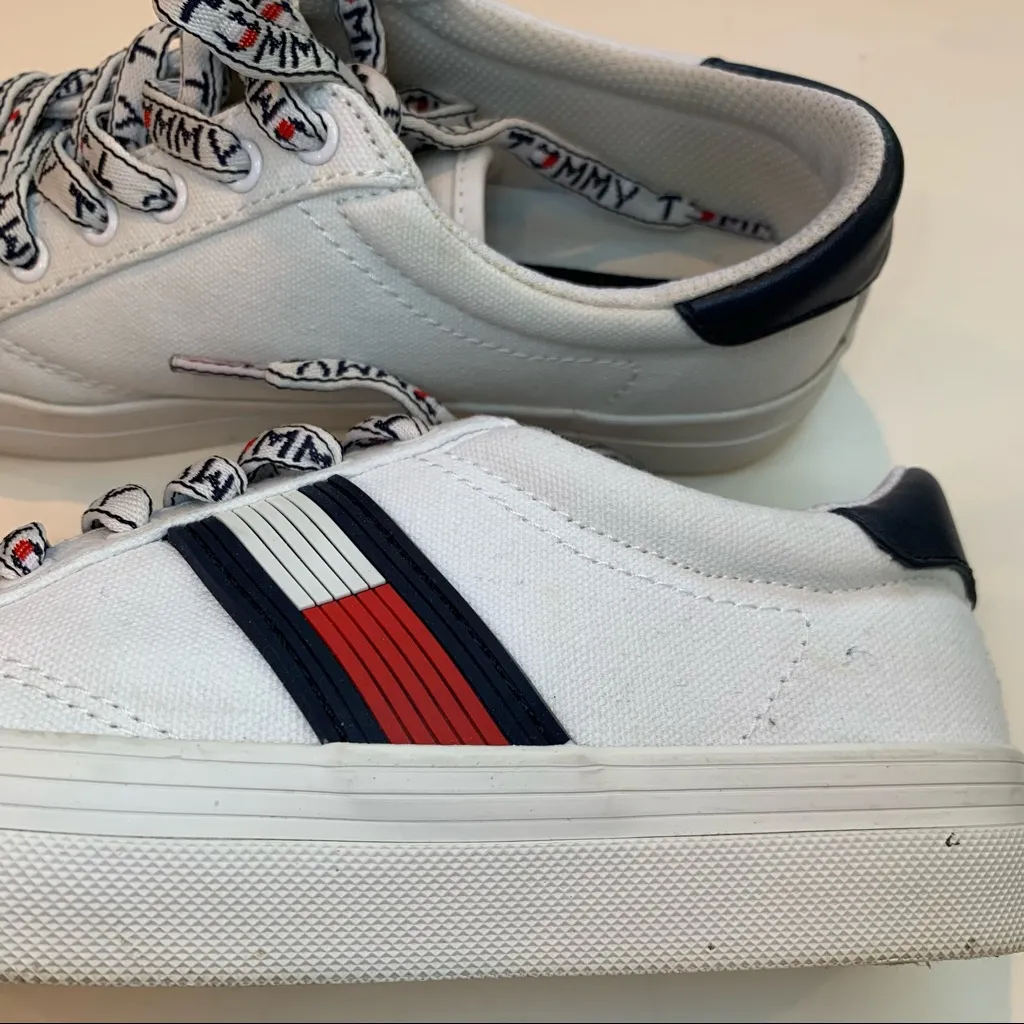Tommy Hilfiger Fantim canvas lace up sneaker with logo laces Size 6.5 - Image 9