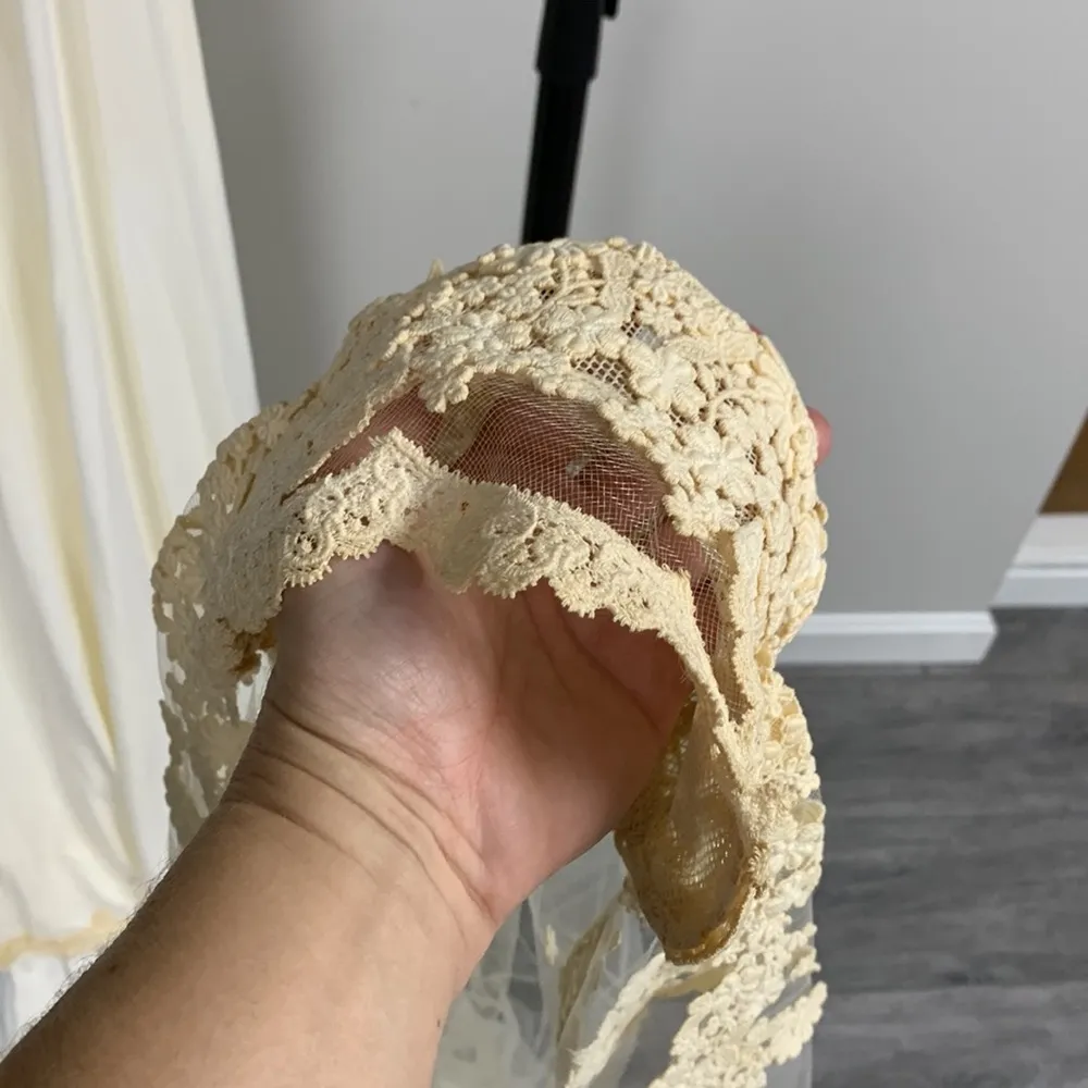 Vintage Lace Wedding Dress and Veil - Image 2