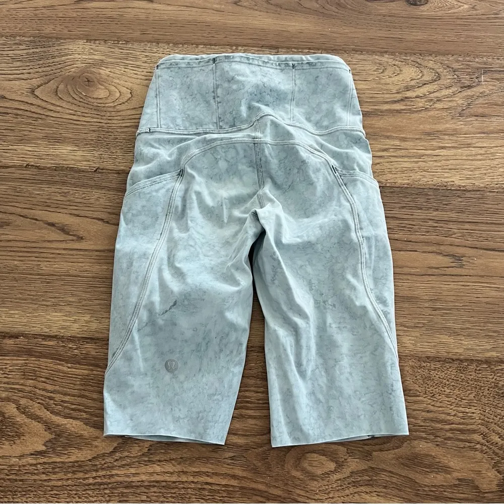 Lululemon Fast and Free Short 10" City Grit White Blue Fog - Image 3