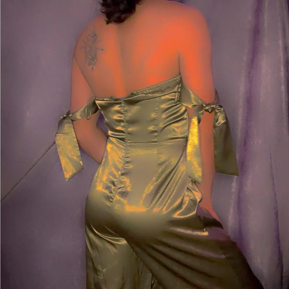 Elegant Green Strapless Dress - Image 2