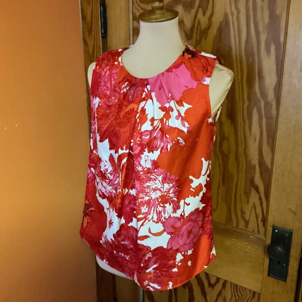 Bright red n orange floral dressy sleeveless blouse - Image 8