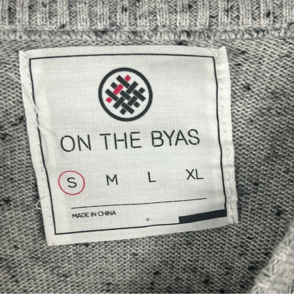 ON THE BYAS Gray Penguin Deer Novelty Prints Long Sleeves Sweater Size Small - Image 3