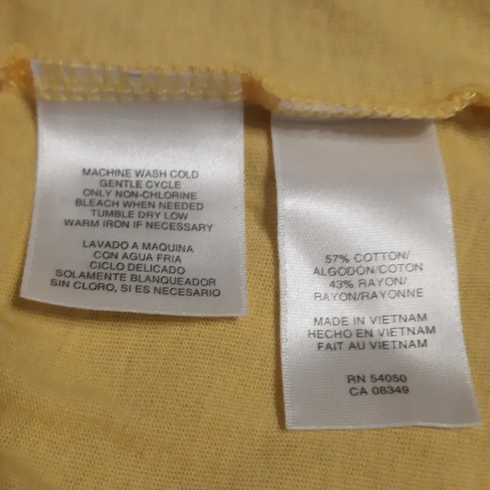 Jones New York Sport Pale Yellow Tee Size Medium - Image 7