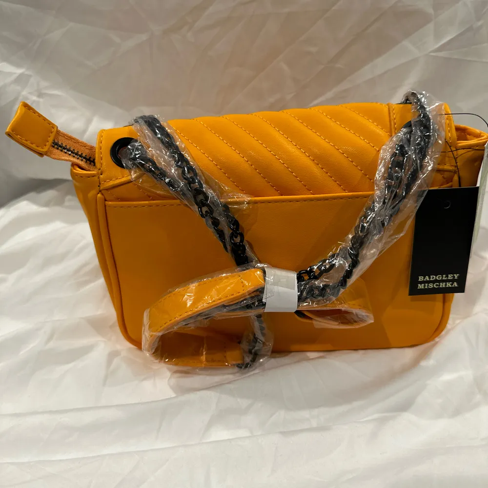 Badgley Mischka Crossbody Quilted Bag - Image 2