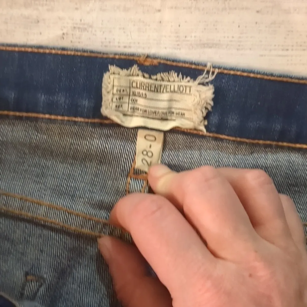 Current/Elliott the stiletto distressed jeans size 28 - Image 2