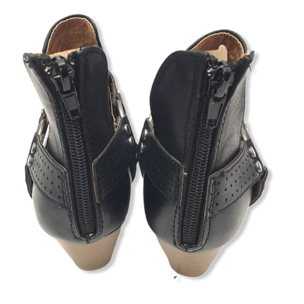 Qupid Black Pointed Toe Cut-out Ankle Booties - Image 3