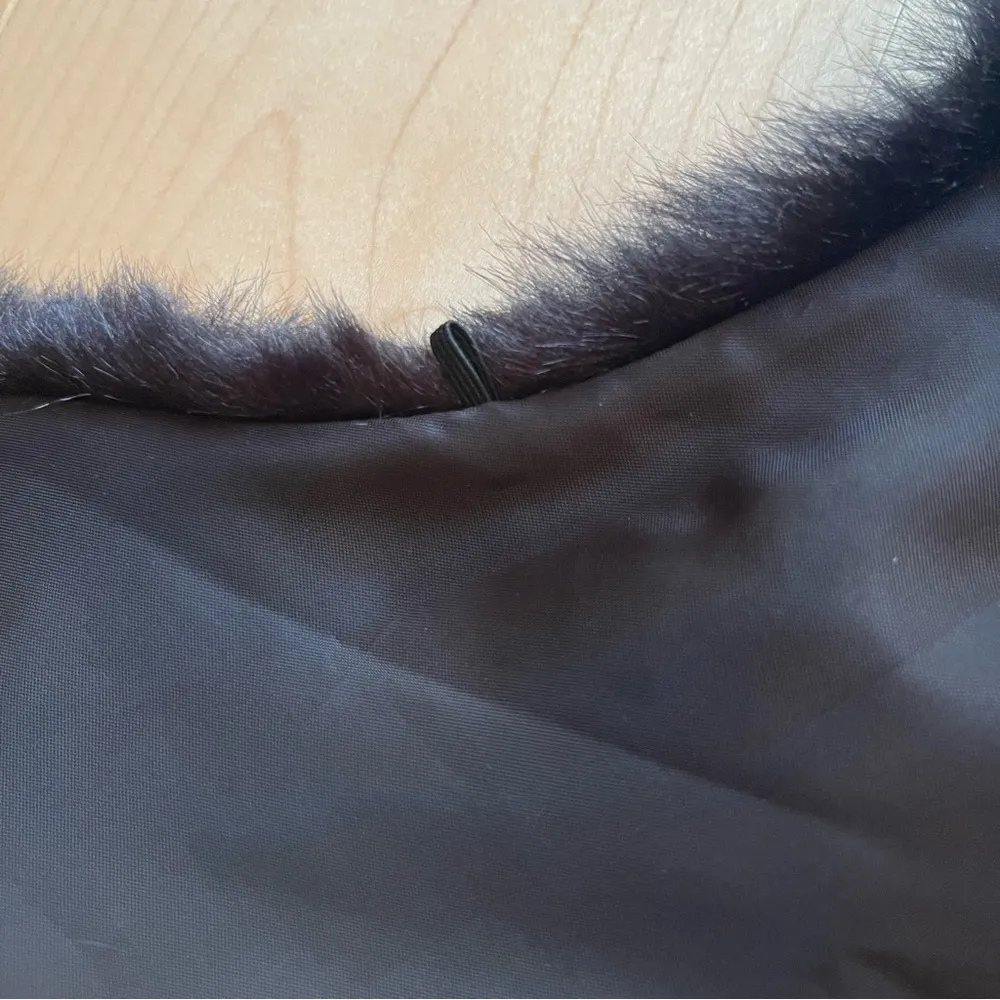 Elegant Black Fur Collar - Image 5