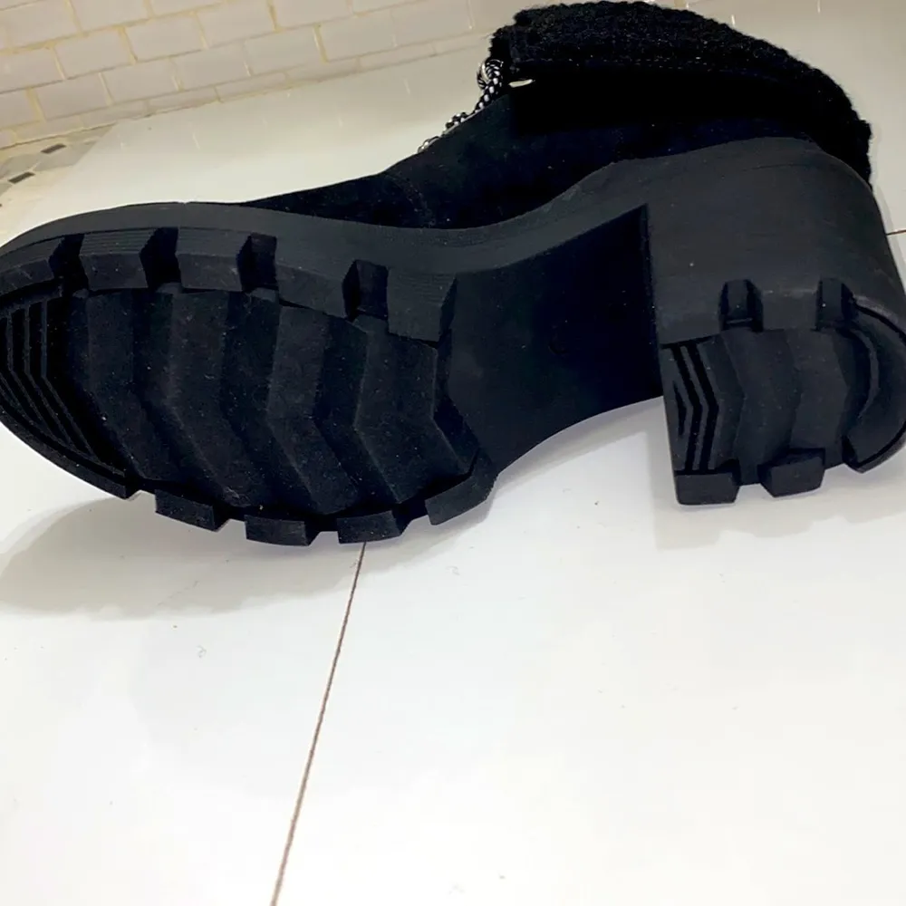 Rampage black micro suede lug sole combat/ hiking boots. Faux fur trim. Size 6.5 - Image 6