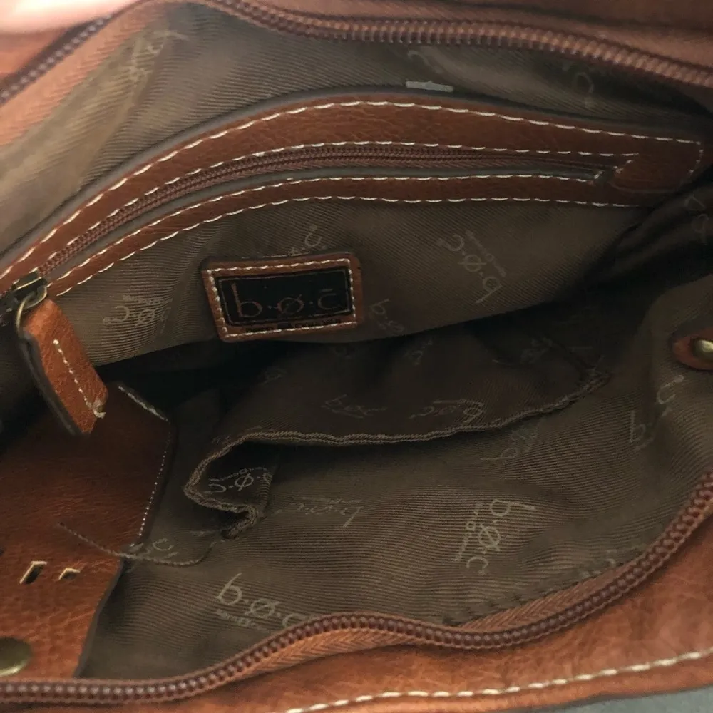 b.o.c. Born Brown Leather Shoulder Bucket Bag Zip Top Large Outer Pocket 10X10 - Image 7