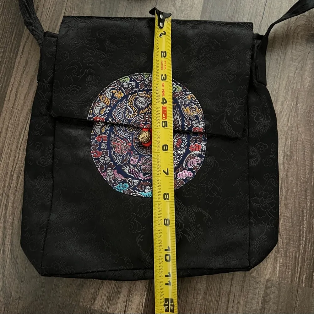 Unique / rare Asian crossbody embroidered bag - Image 4
