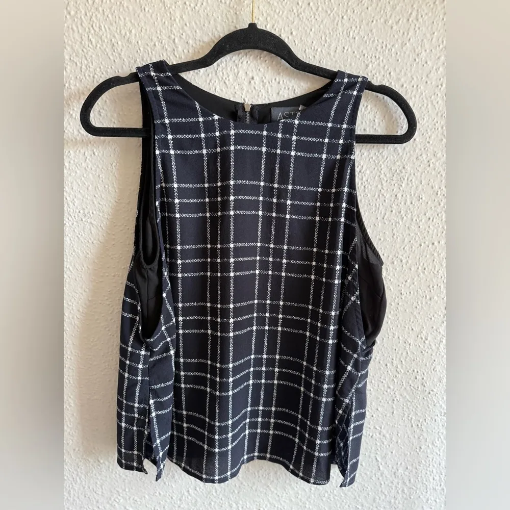 ASTR Sleeveless Blouse Navy & White Plaid Size L - Image 4