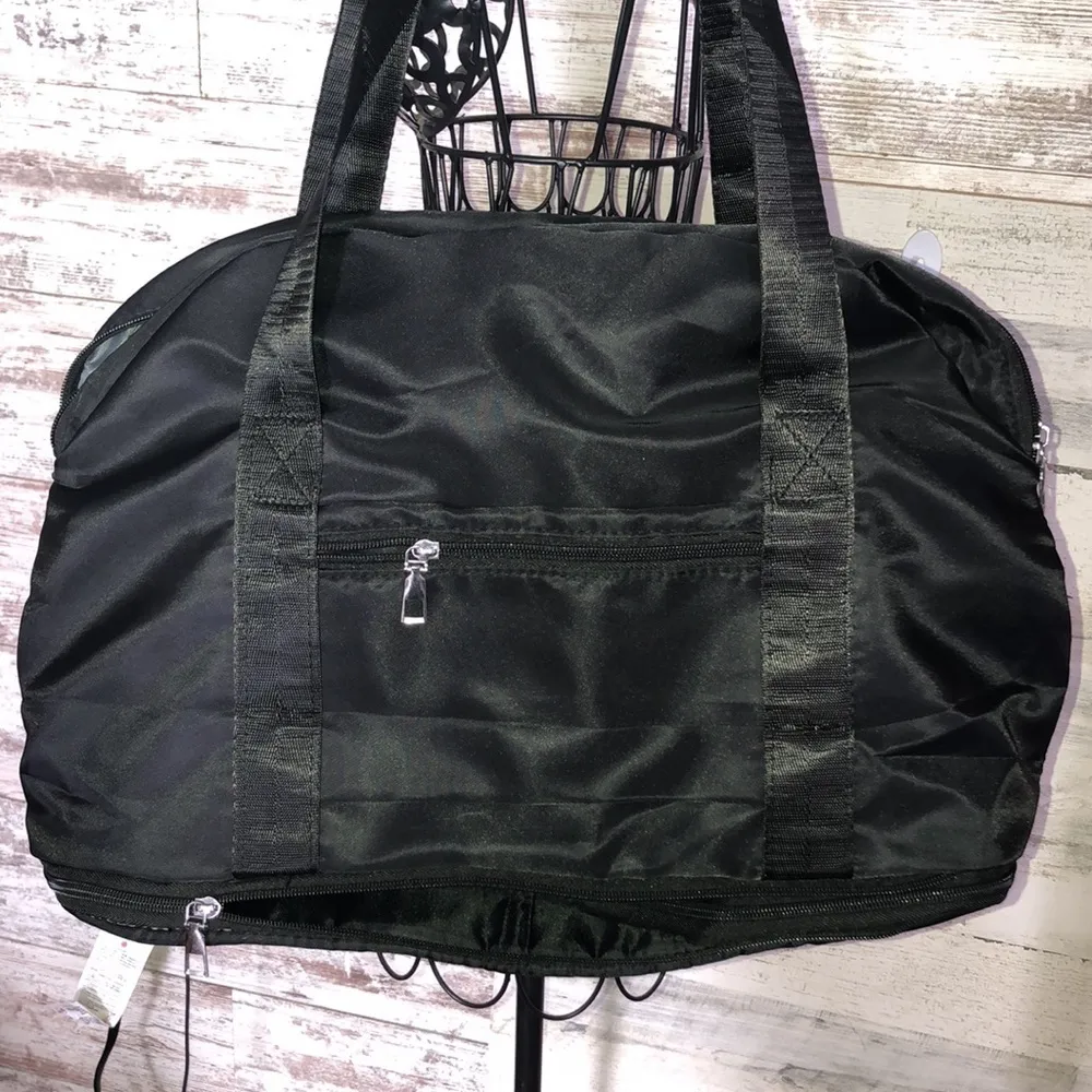 Pink Victoria’s Secret travel bag black and white extends out medium size NWOT​​ - Image 5