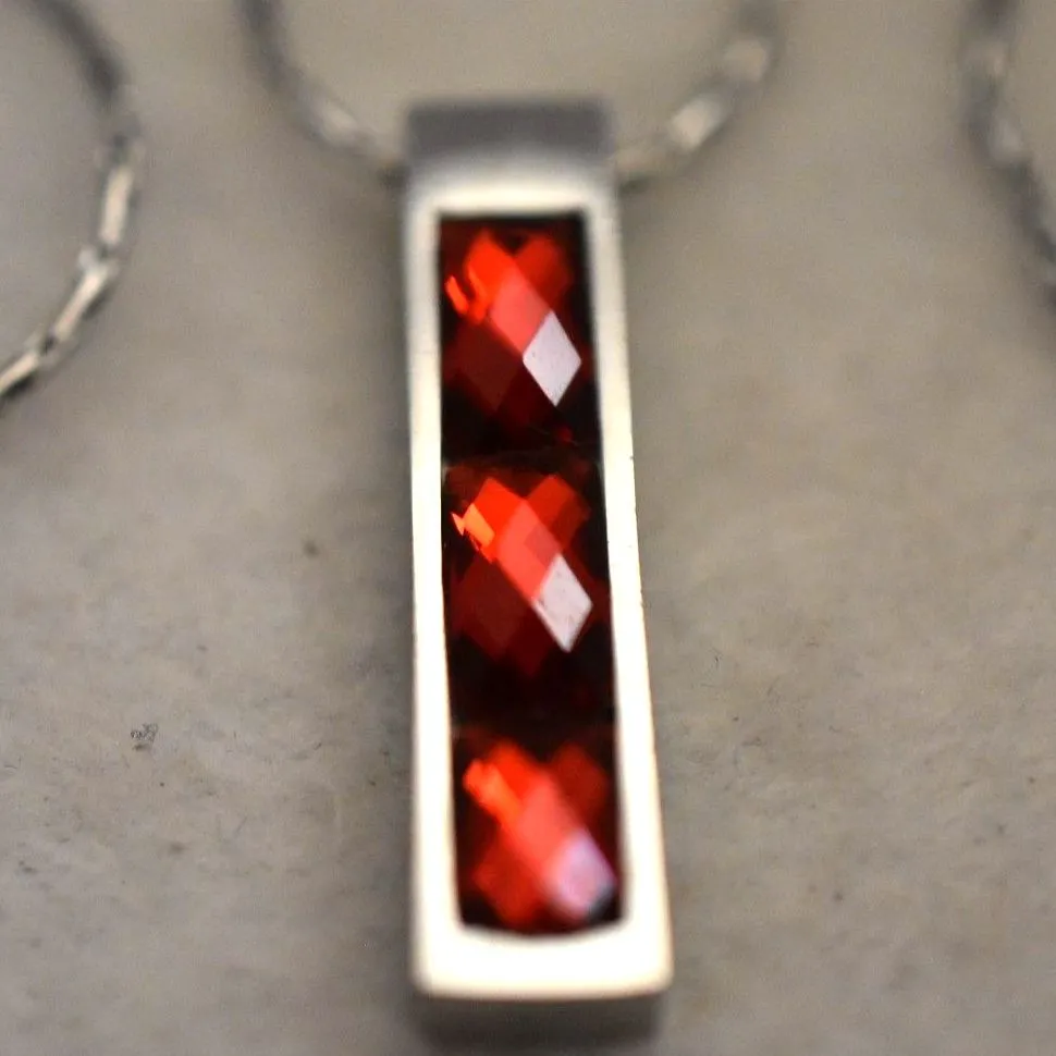 NWT C&B Stunning Red Rhinestone Pendant Silver Tone Link Chain 18"-20" Necklace - Image 4