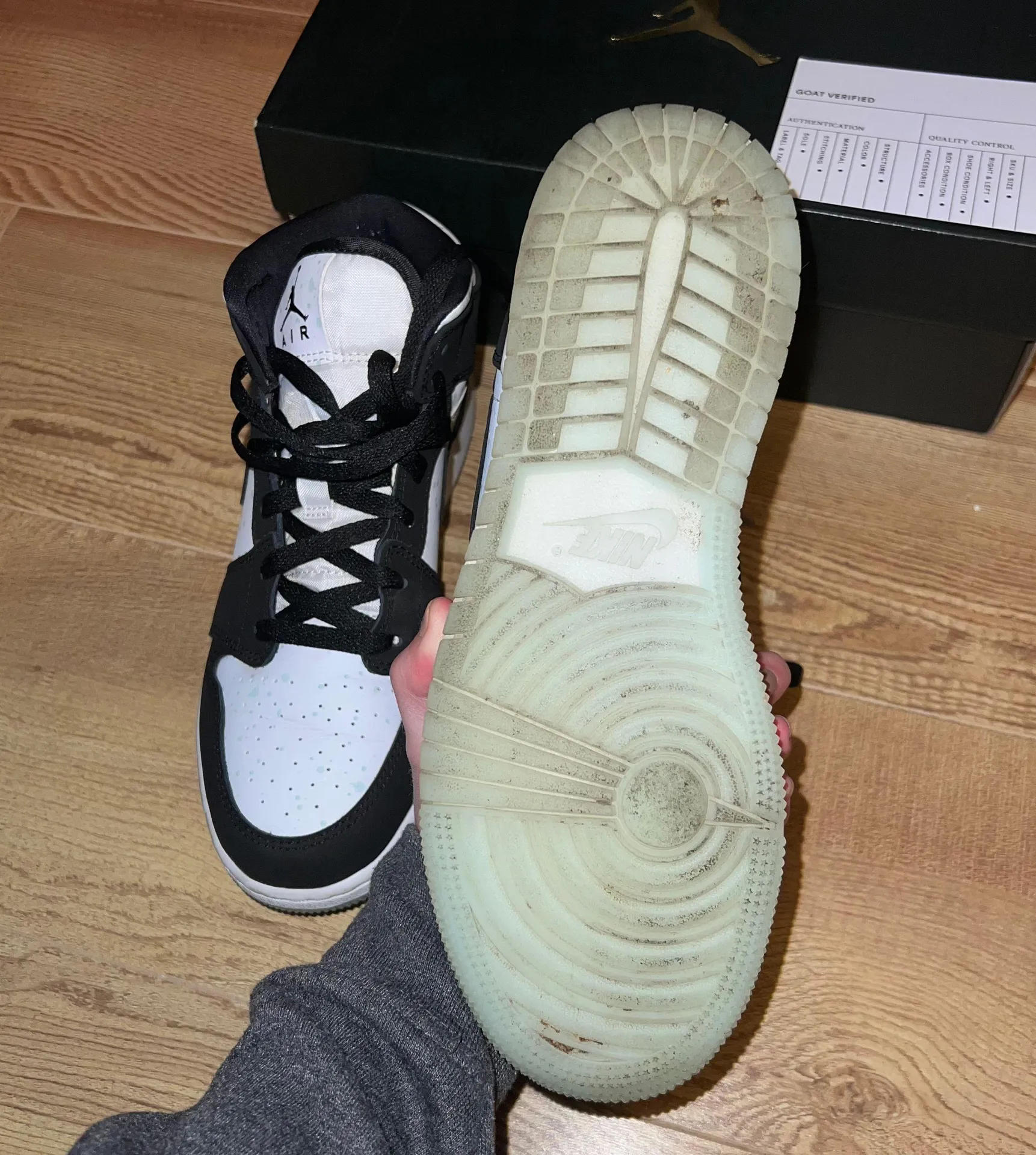 Air Jordan Mid 1 SE (GS) Sneakers Glow in the Dark Black White Teal 6Y 7.5 - Image 4