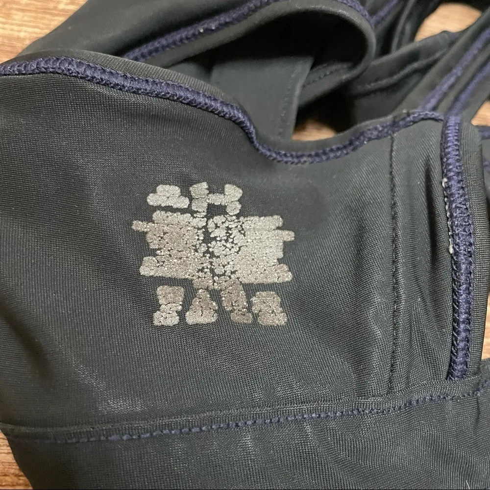 Under Armour Cross Back Sports Bra Black - Image 3