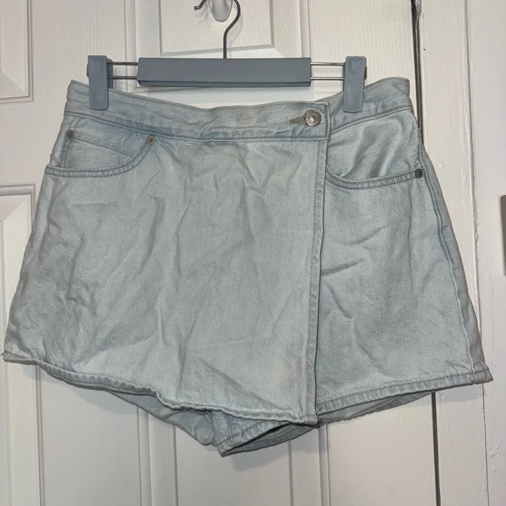 Levi's Light Blue Denim Skort - Image 3
