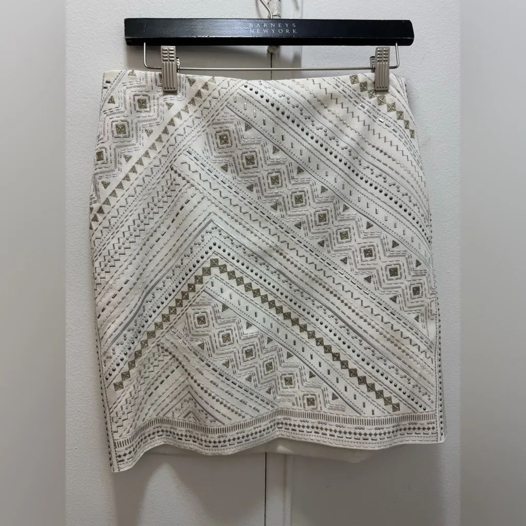 White House Black Market Pencil Skirt Embroidered Studded Lined white size 6 - Image 2