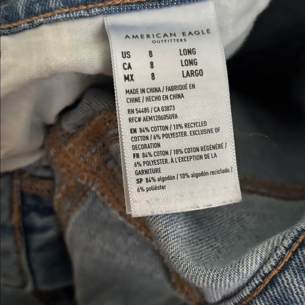 American Eagle Strigid Mom Jean 8L High Rise Distressed Straight Leg Relaxed - Image 6