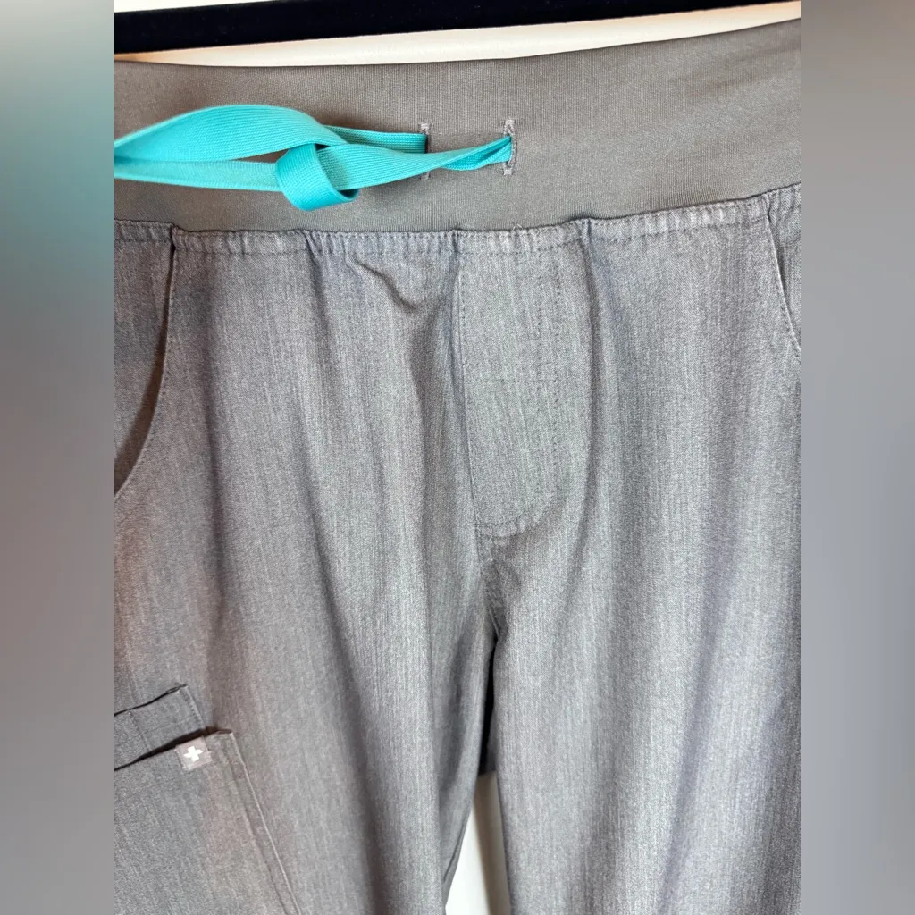 FIGS Women’s Technical Scrub Pants S/P Gray Straight Leg w/ Cargo Pocket - Image 4