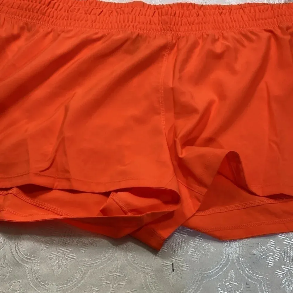 Adidas women shorts  2 X - Image 4