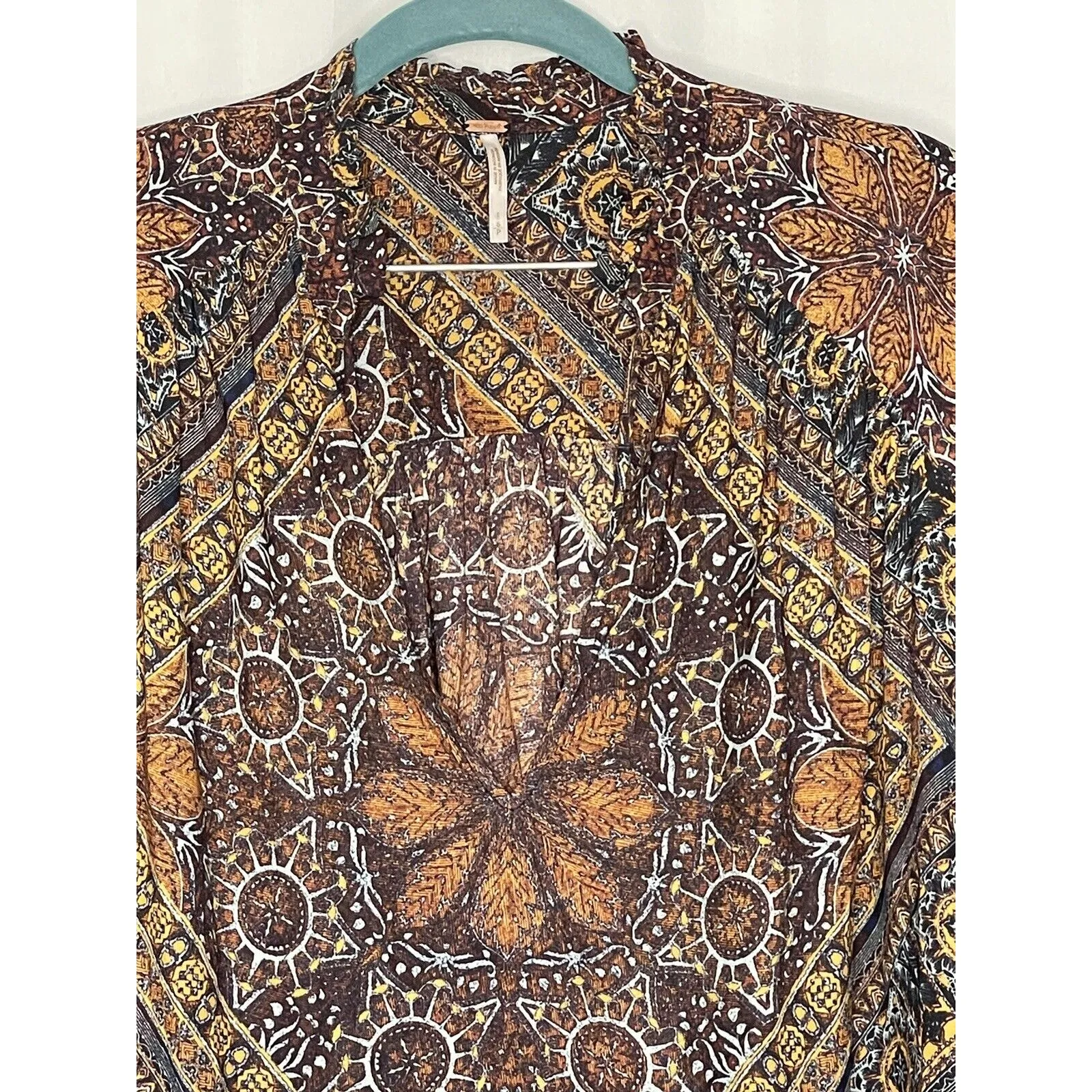 Free People Little Runaway Medallion Print Top Blouse Size Small Keyhole Neck - Image 5