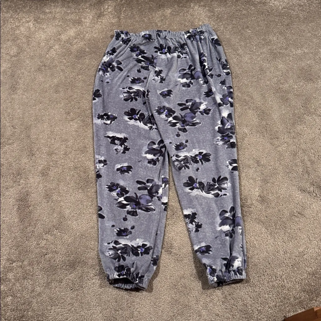 Simply Vera Vera Wang Gray Floral Fleece Pajama Set SIZE M - Image 8