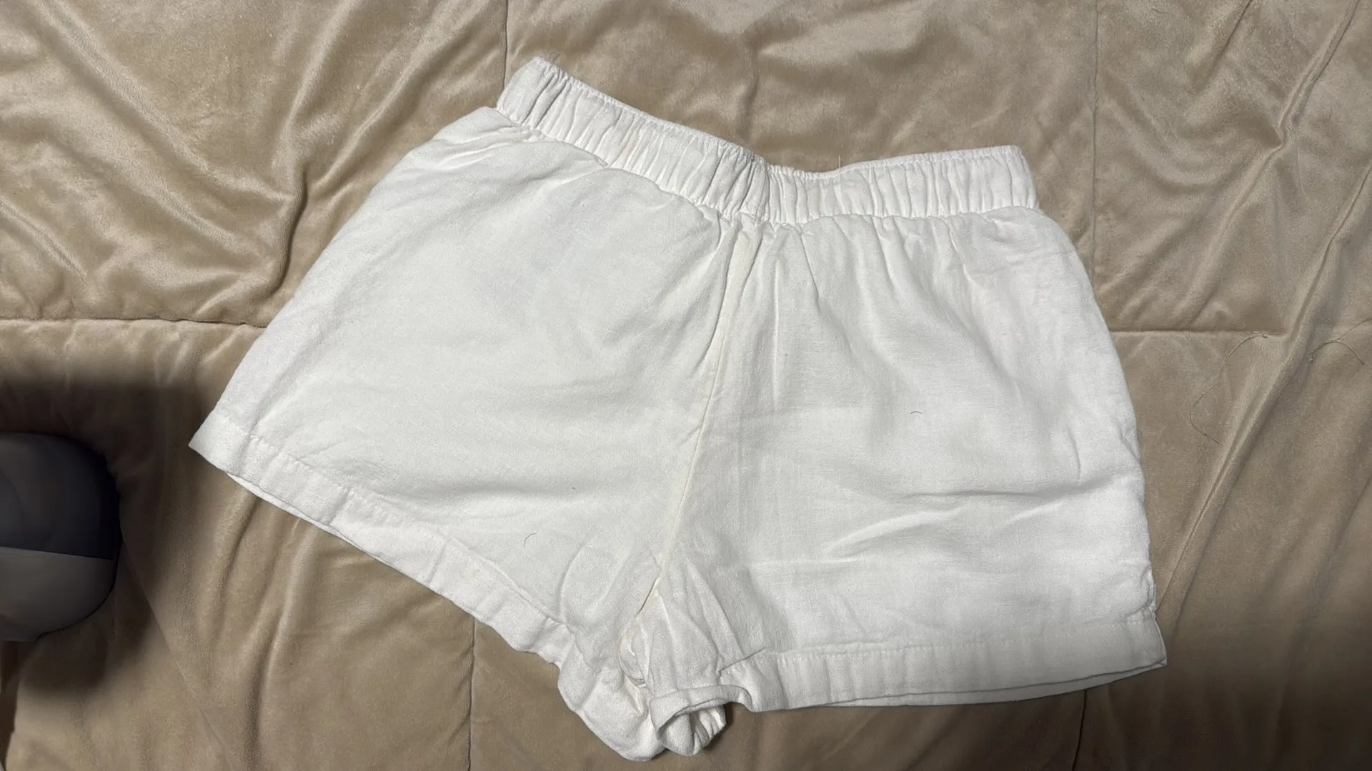 Cute and trendy linen hollister shorts - Image 3