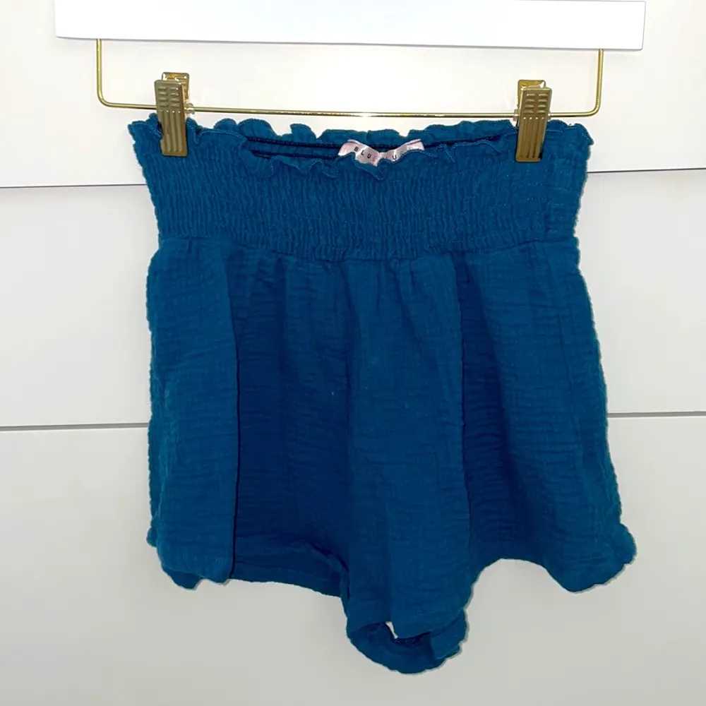 Linen Blue Shorts Set…          Top- Large      Bottoms- Medium - Image 4
