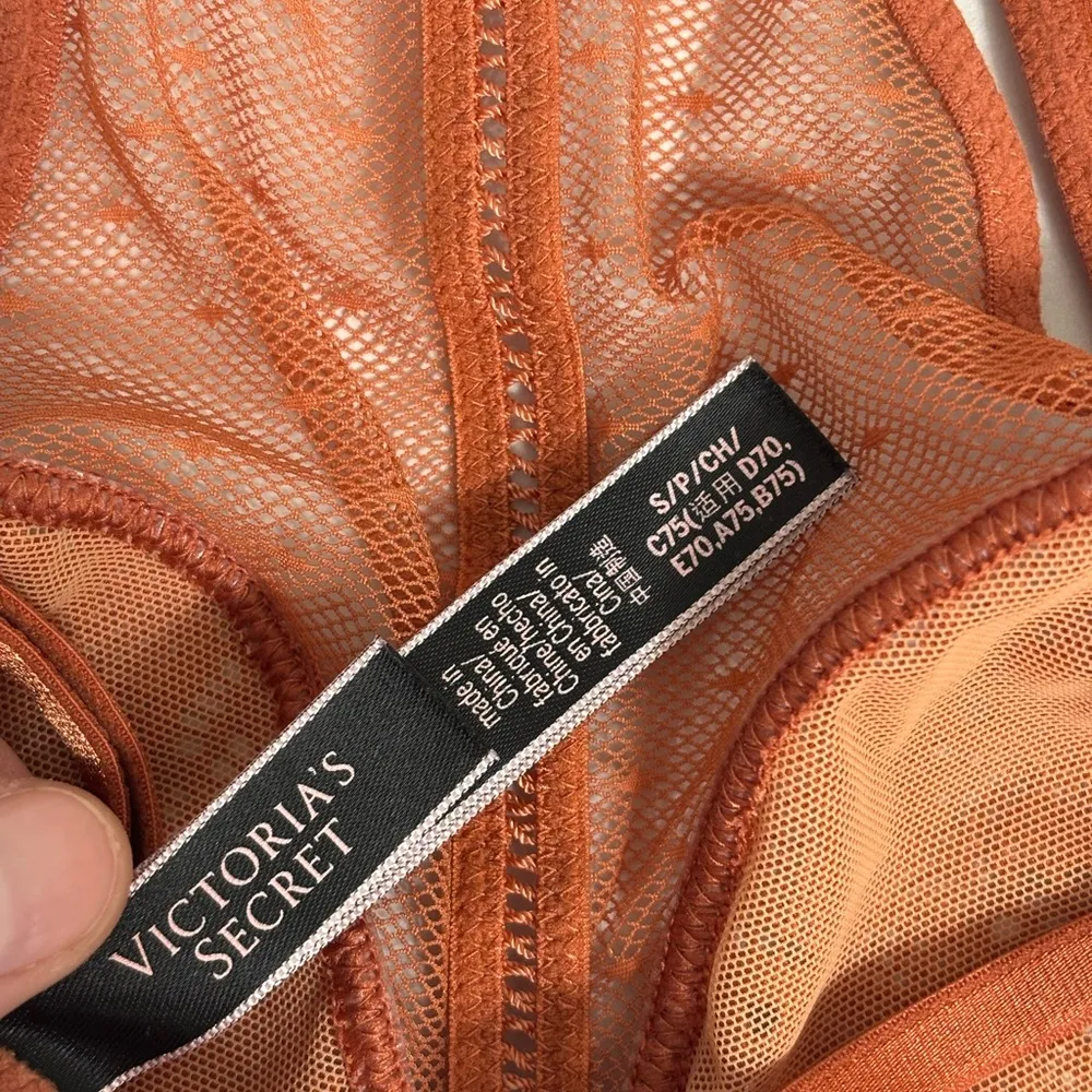 Victoria’s Secret Very Sexy Lace Bralette in Rust Orange - Size S - Image 4