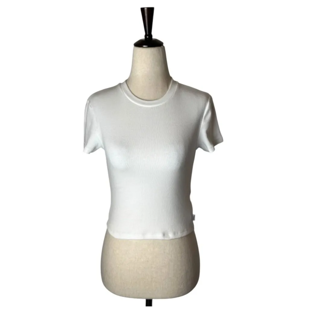 Aritzia TNA Tee Women XS White Ribbed Knit Crew Neck Short Sleeve Baby Tee‎ Crop - Image 2