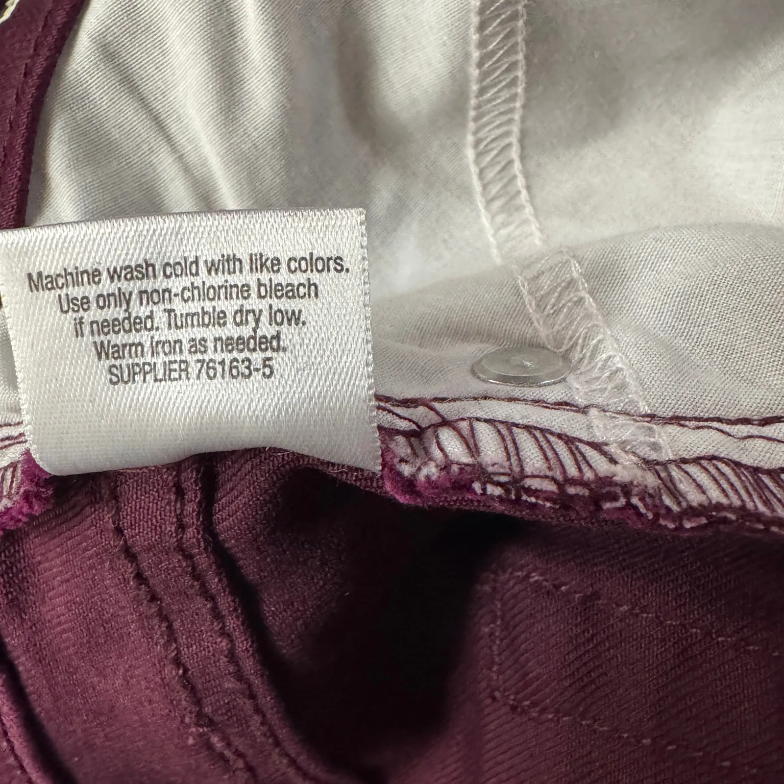 St. John's Bay SZ 8 SHORT Straight Leg Jeans Stretch Mid-Rise Tummy Control New - Image 12