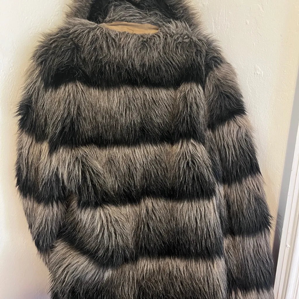 Luxurious Faux Fur Striped Coat large. - Image 6