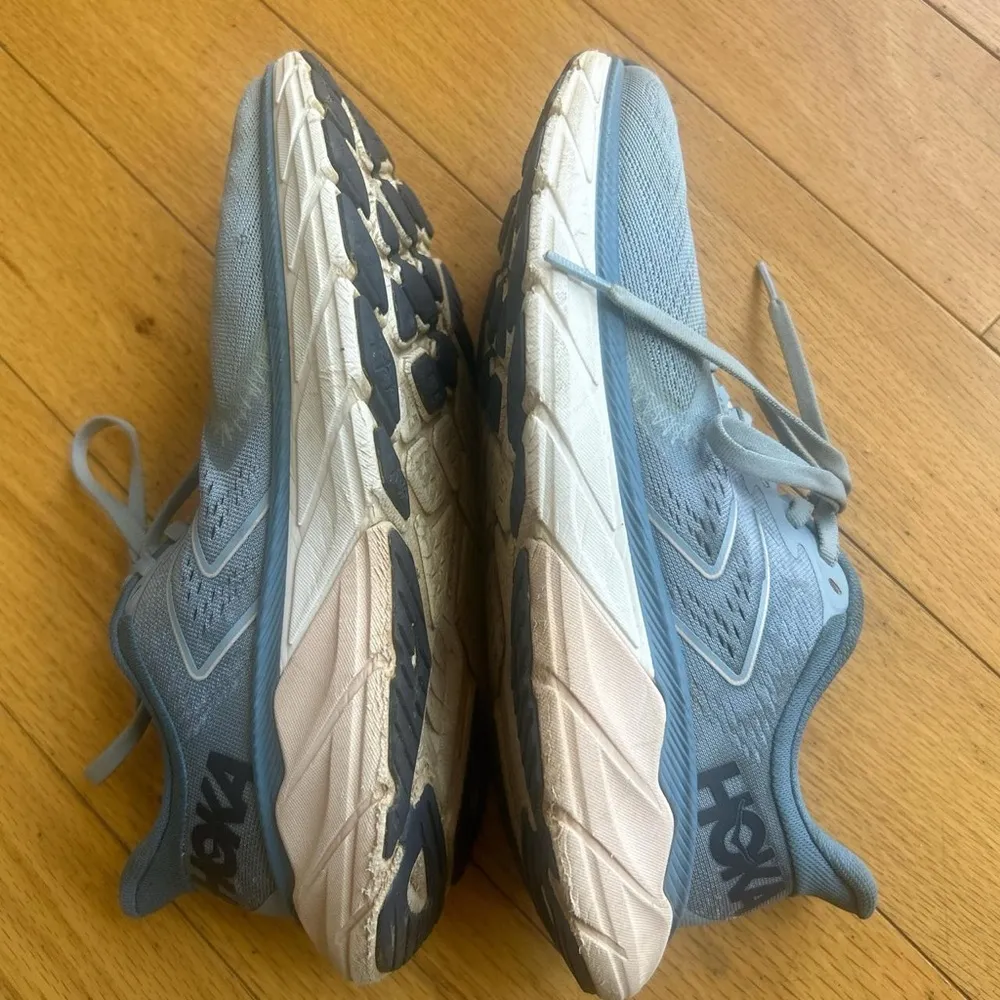 One One Women’s Arahi 5 Running Shoes Blue fog/ provincial size 8 - Image 5