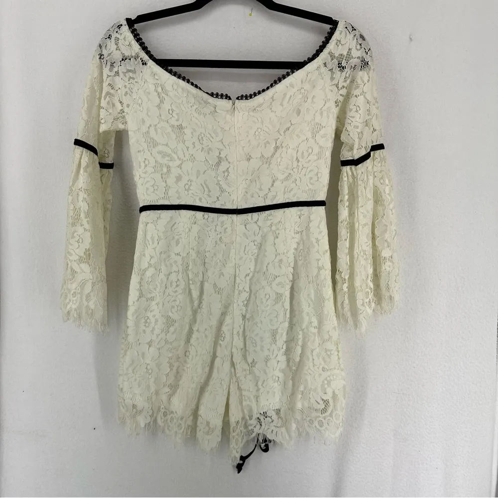 Off The Shoulder Lace Bell Sleeve Romper Womens Small White - Image 9