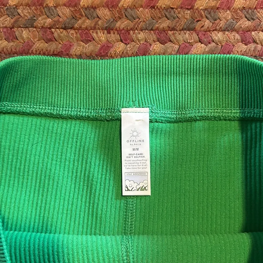 NWOT AERIE OFFLINE GREEN RIBBED SHORTS HOT PANTS - Image 2