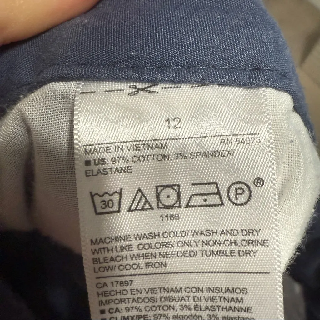 Old Navy Women's Dark Blue Chino Shorts Size 12 with 3.5” inseam - Image 4